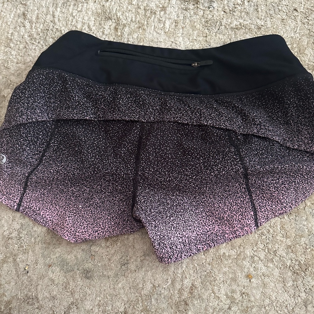 Lululemon low rise 2.5 inch speed shorts size 2